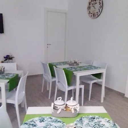 Holiday Ex Strada Statale Per Putignano * نوتشي